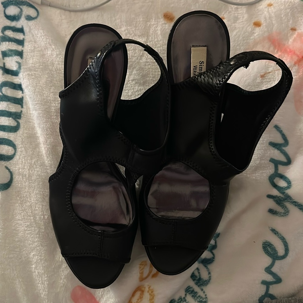 Vera Wang stretch back heal